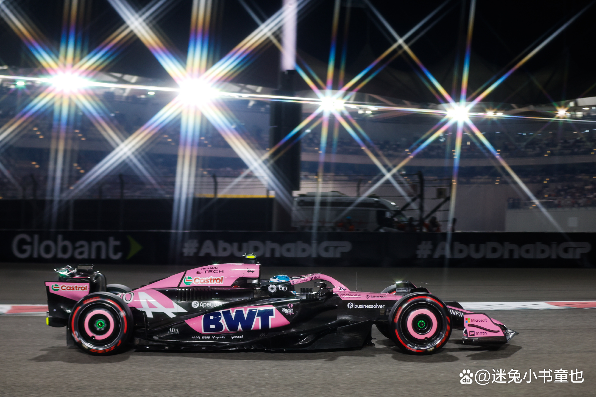 雷诺车队翻盘迈凯伦，佩雷兹统治全场