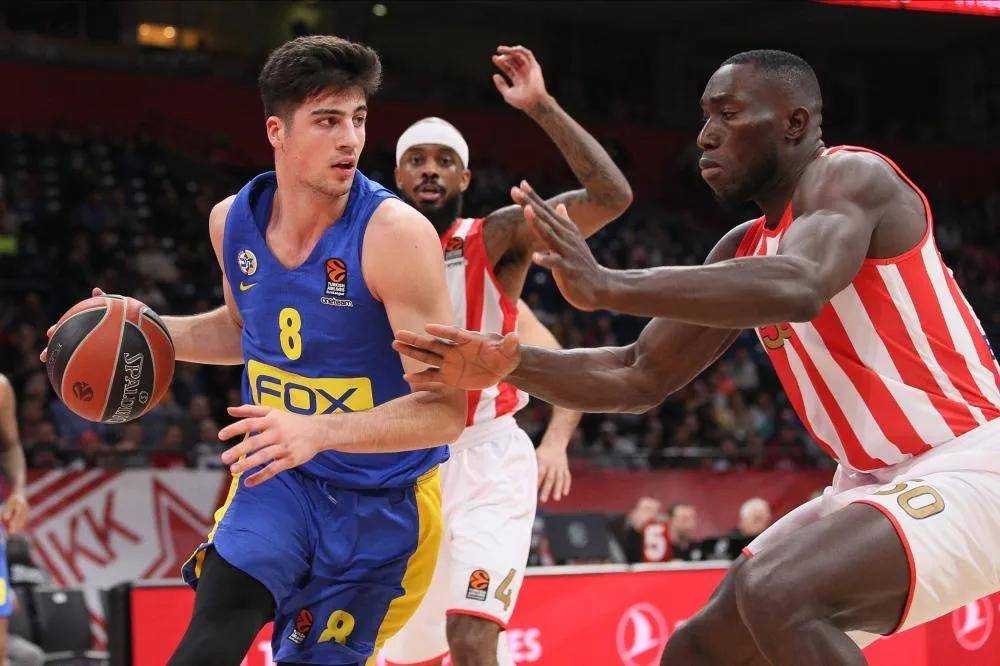 IM体育平台-紧张激烈，双方实力均衡，谁将笑到最后？