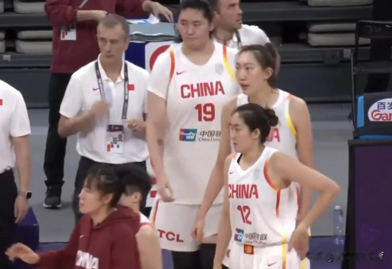 上海女篮态度决绝,稳坐冠军宝座 上海女篮态度决绝,稳坐冠军宝座