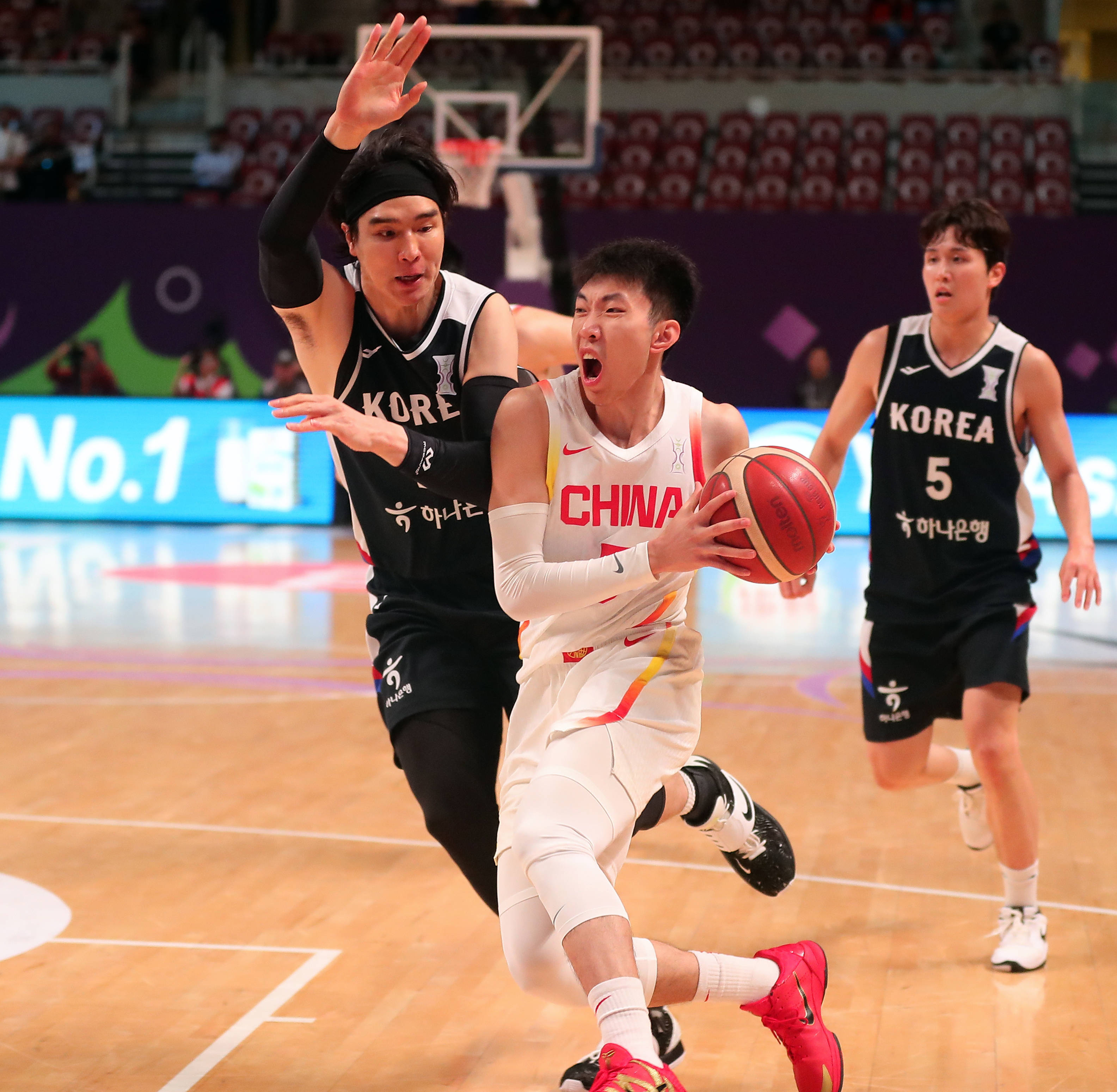 亚洲杯篮球赛开赛，各路强队实力抢眼