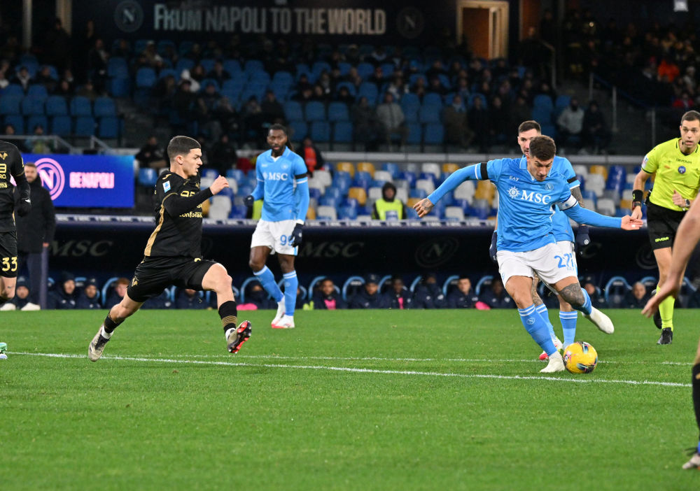 IM体育世界杯2026-那不勒斯防线失准，惨遭维罗纳逆袭