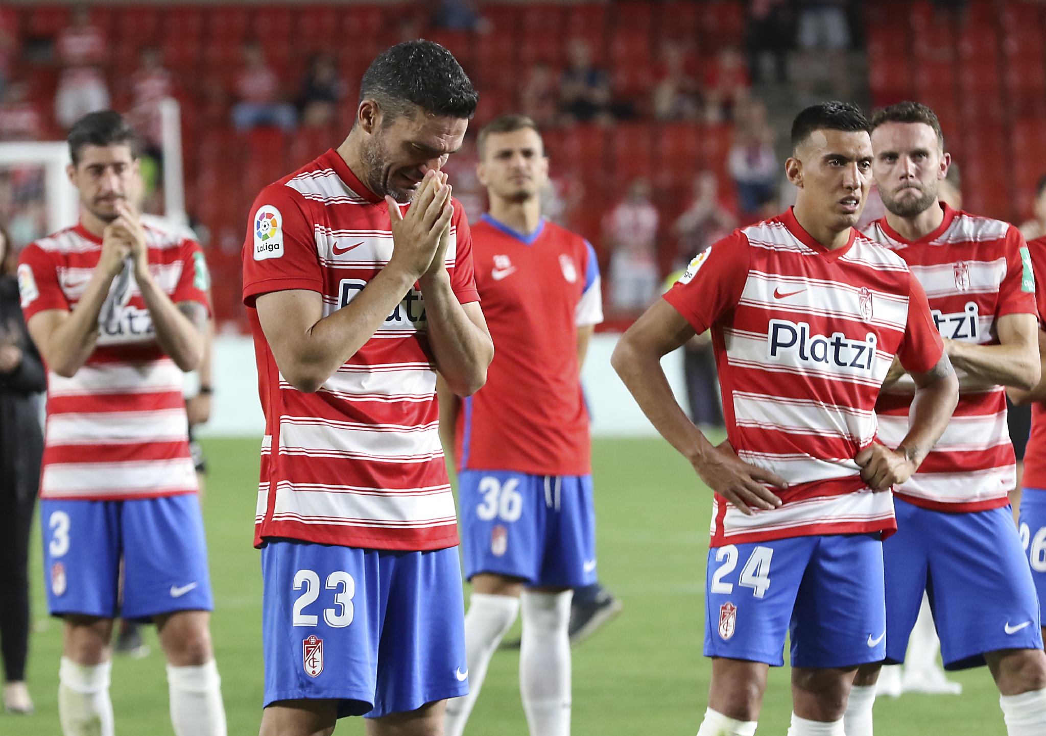 格拉纳达主场惨败，陷入保级泥潭